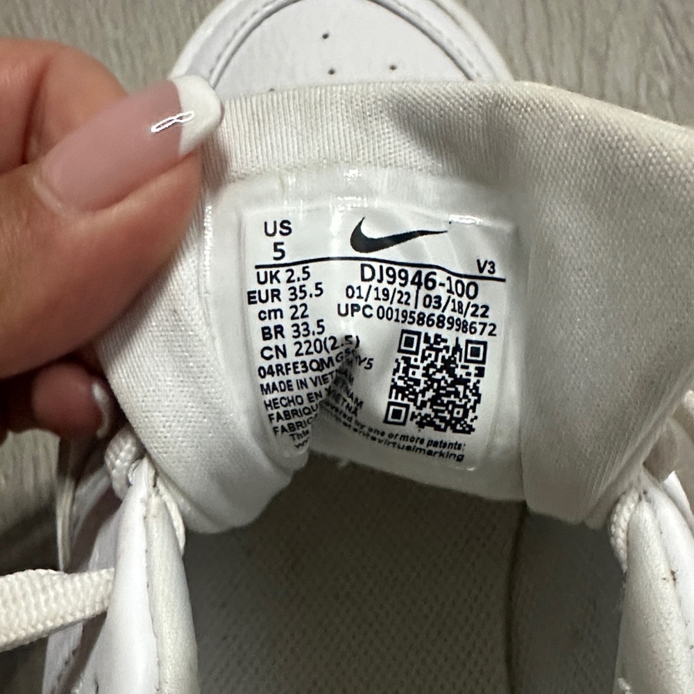 Nike Air Force 1 Low White Sneakers kids size 5 - Picture 11 of 12